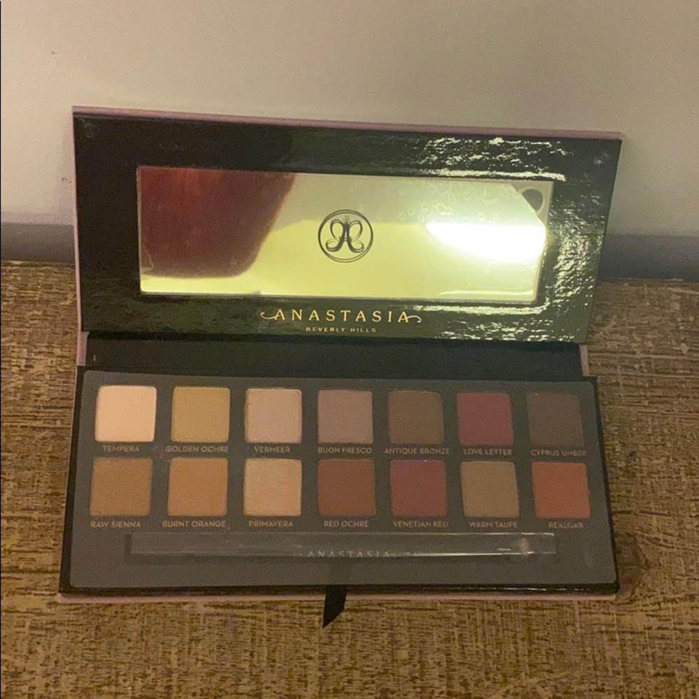 NWT Anastasia Beverly Hills Modern Romance Palette